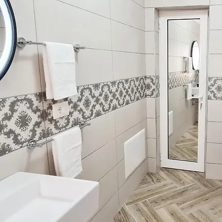 Appartement 2v1 - Blloku Zy Tirana